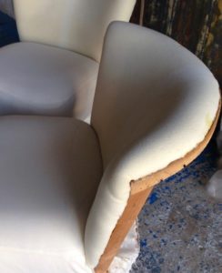 Réfection de fauteuil, garniture contemporaine en mousse