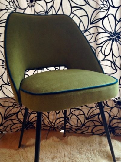 Chaise fauteuil Guariche vert, vu de face - design années 50-60